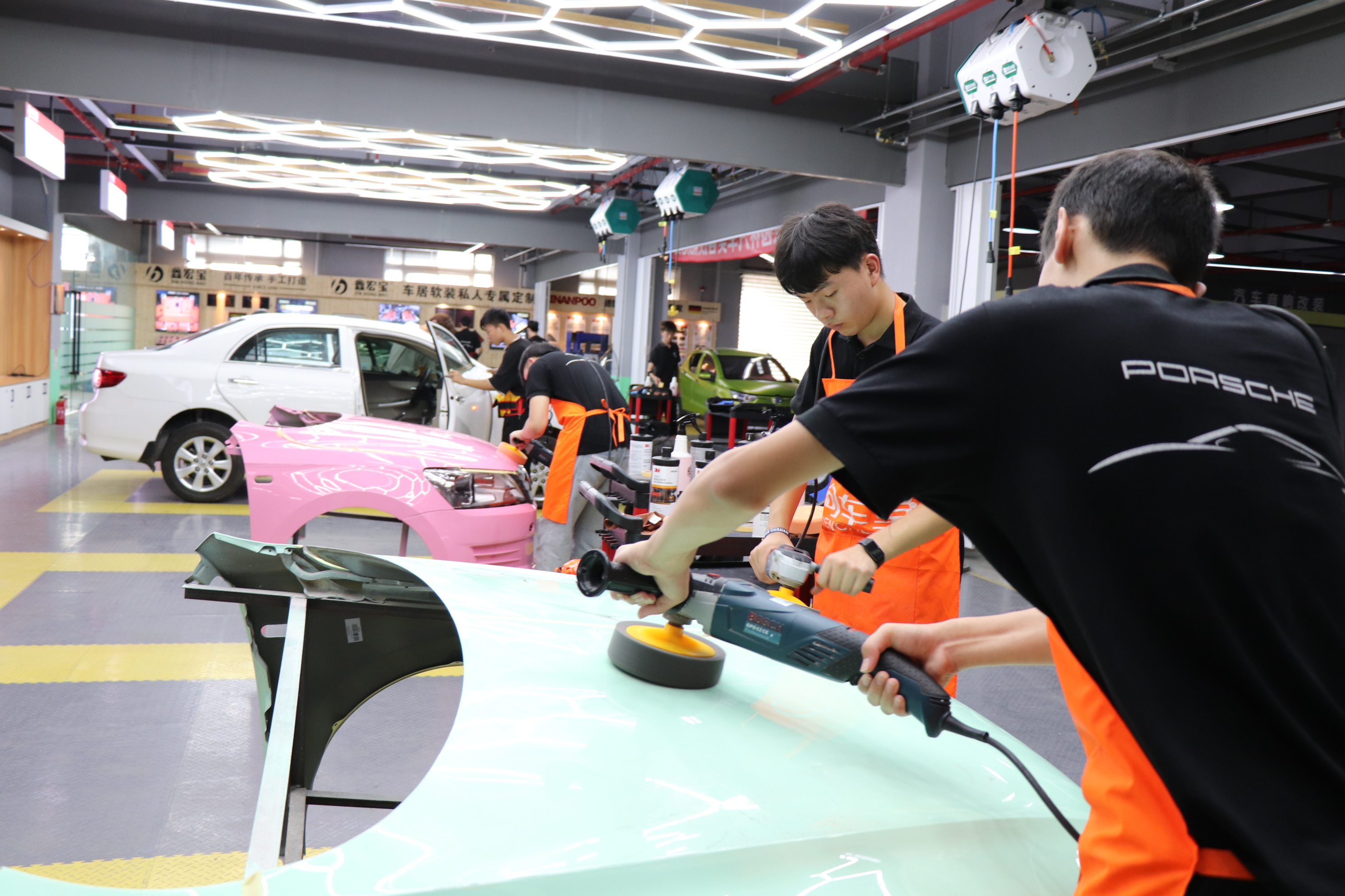 上海汽修美容培训 | 想学技术、想转行创业，选汽车美容专业