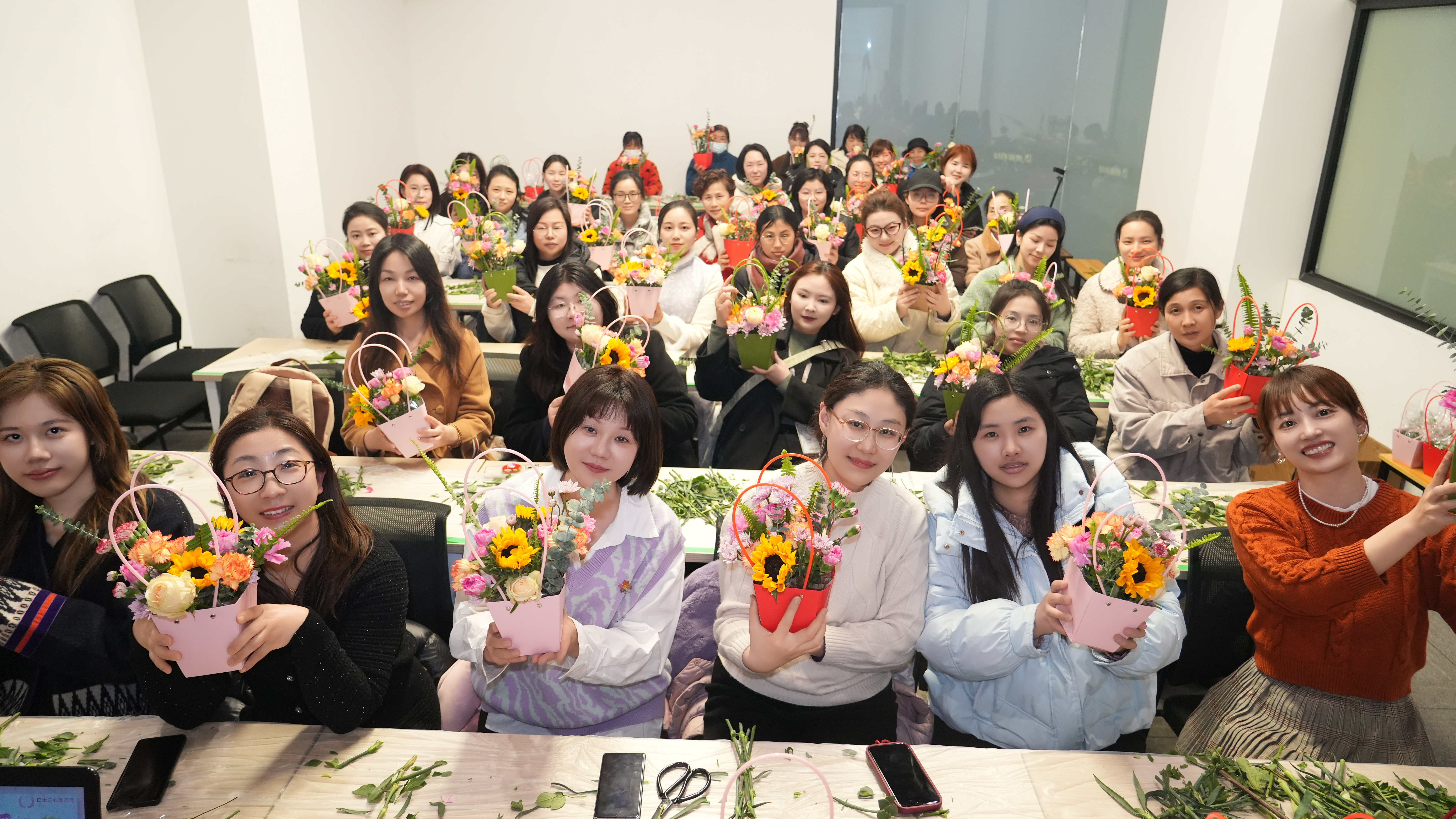 不被定义·致敬她力量 | 花样妇女节，芬